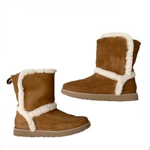 UGG CLASSIC SHORT FLUFF SPILL SEAM  BOOTS